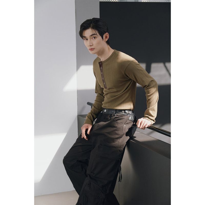 Leather ribbed henry neck long sleeves(Khaki)