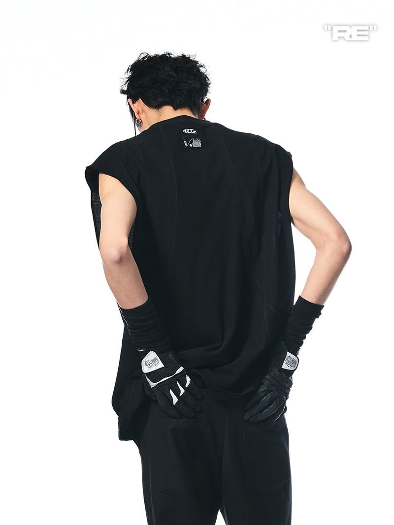 RELABEL Black Striped and Segmented Deconstructed Solid-Colored Shoulder-Padded Three-Dimensional Cut Sleeveless Vest