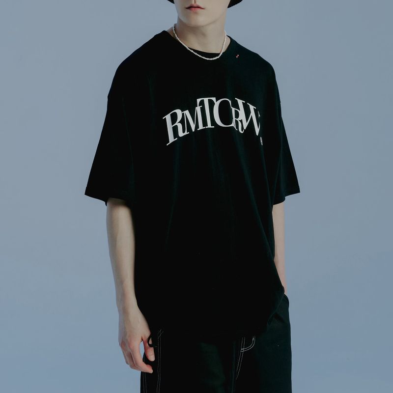 ROMANTIC CROWN(ロマンティッククラウン)の「RECENT ARCH LOGO TEE SHIRT_BLACK(Tops)」