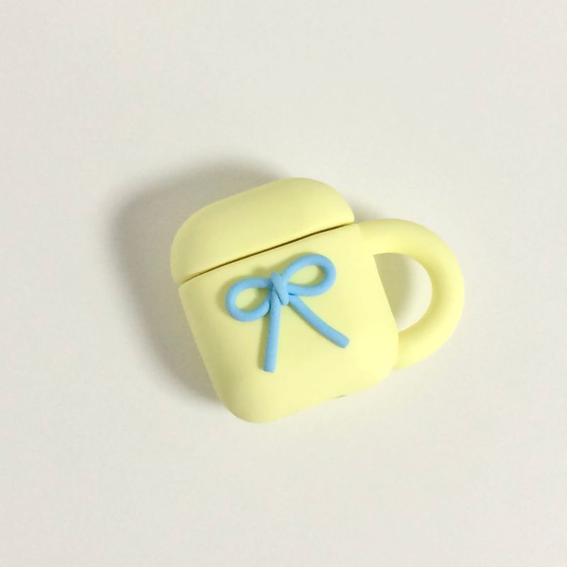 snuhug（スヌハグ）の「【MADE】バター＆ブルーリボンカップエアポッズケース（スマホグッズ/小物）」
