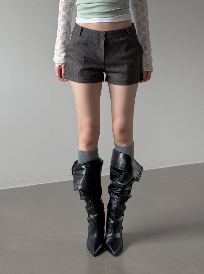 mnem（ムネム）の「Nev striped low shorts（Pants）」