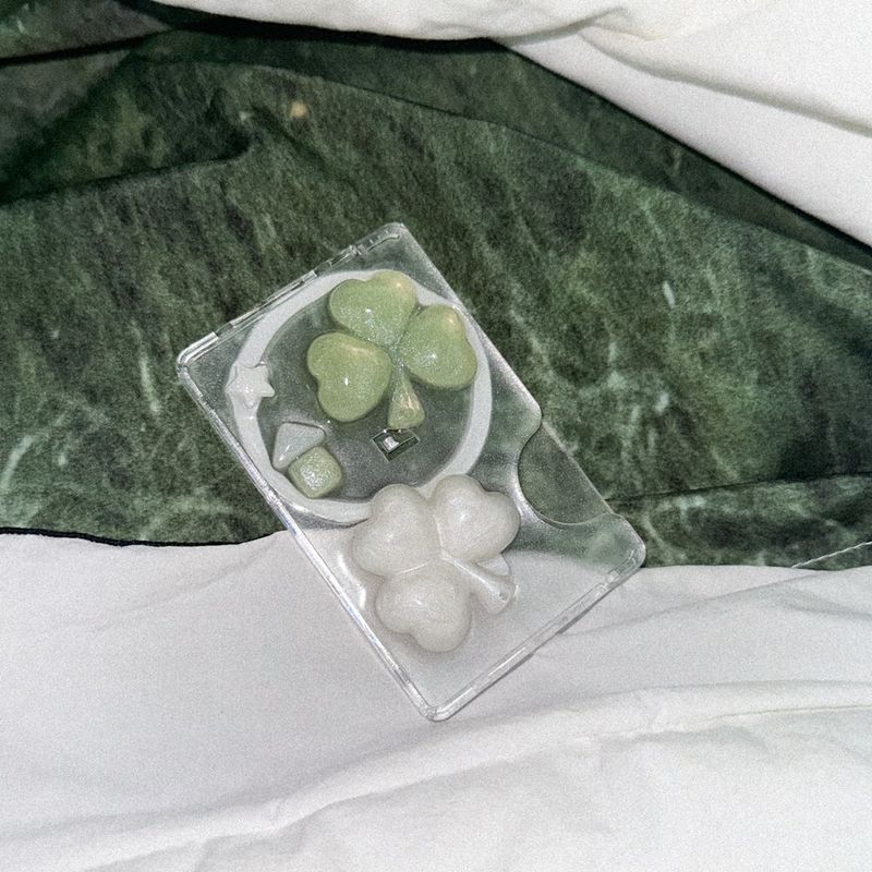 [made]3leaf clovers magsafe card wallet