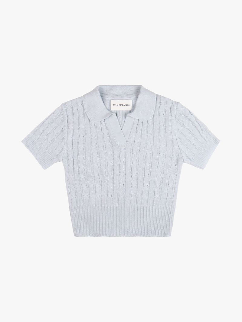 PINK PINEAPPLE（ピンクパイナップル）の「CABLE HENRY NECK PULLOVER_SKY BLUE（Tops）」