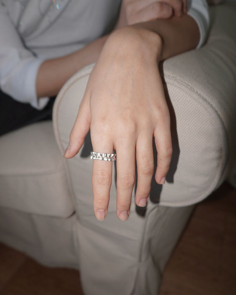 [925SILVER] SATIN FRILL WAVE POINT RING