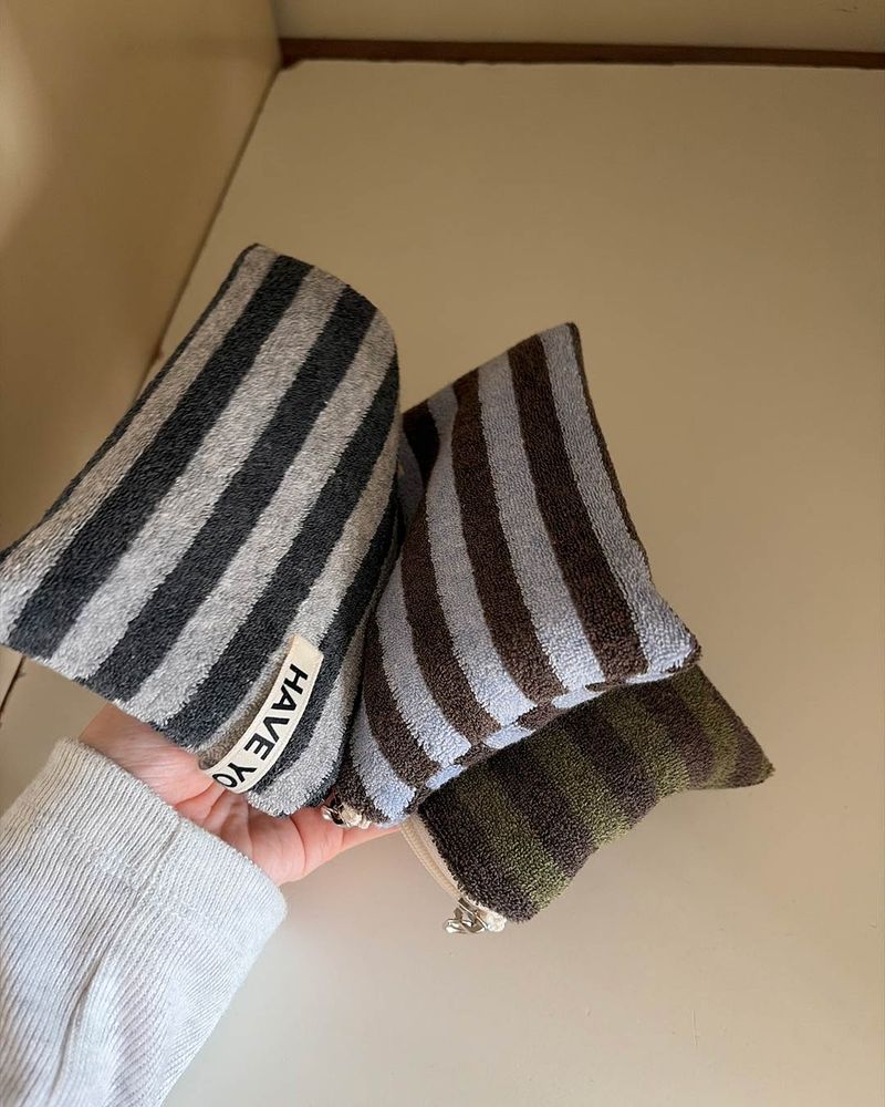 Two-tone terry flat pouch - gray , M size