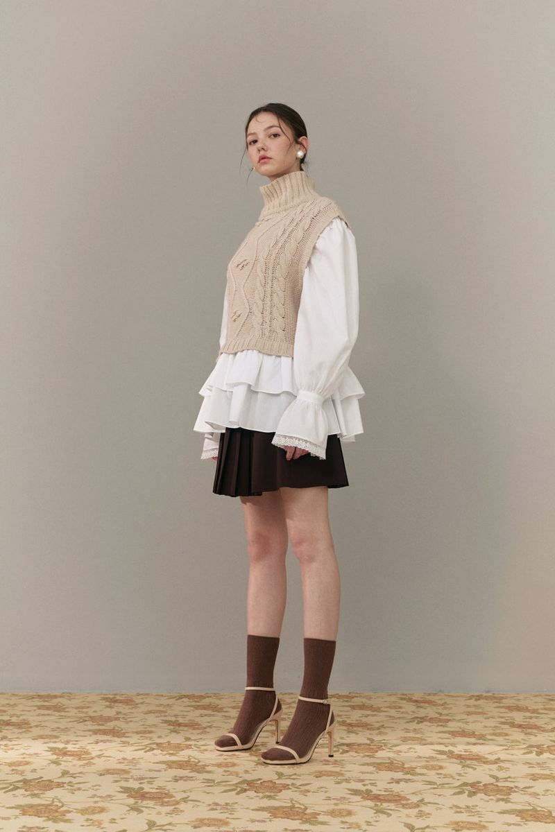 Knit vest blouse