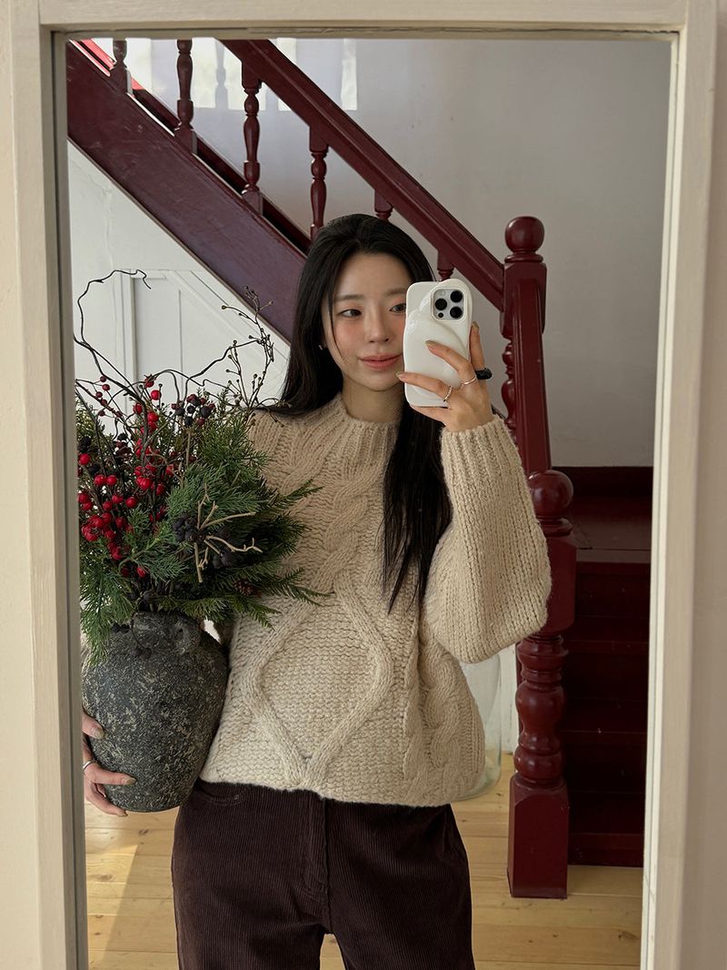[MADE] MUHR HIGH-NECK CABLE KNIT