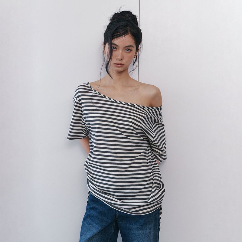 C SIDE SHIRRING OFF-SHOULDER T-SHIRT_BLACK