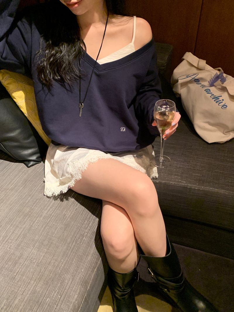 [MADE] TA DEEP V-NECK SWEATSHIRT