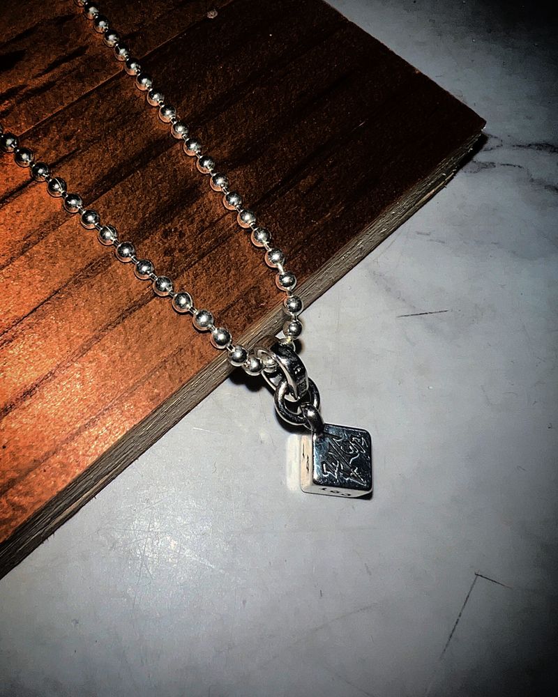 AE DICE CHAIN PENDANT