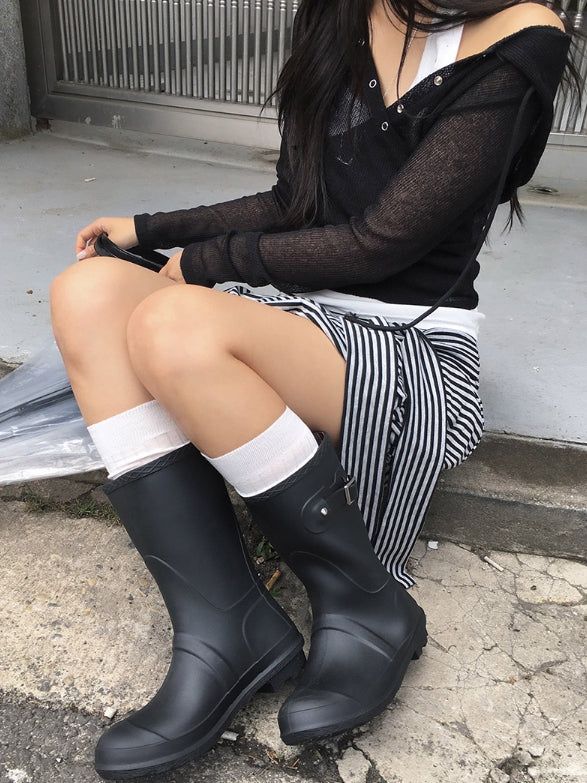 Roller Buckle Round Check Midi Rain Boots