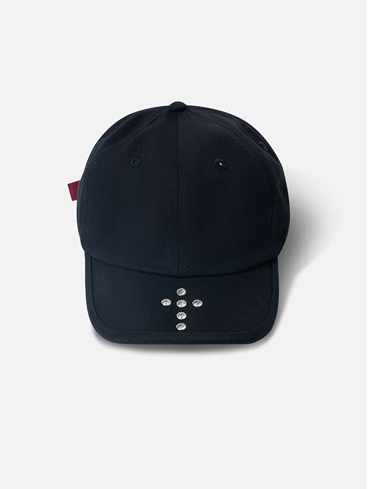 WANGXINGYU(ワンシンユー)の「STUDDED CROSS UNISEX BLACK CURVED BRIM EMBROIDERED BASEBALL CAP(Hats)」