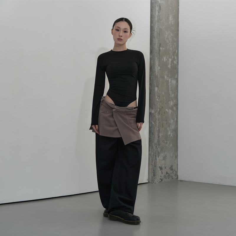 BACK POINT LONG SLEEVE BODYSUIT (BLACK)