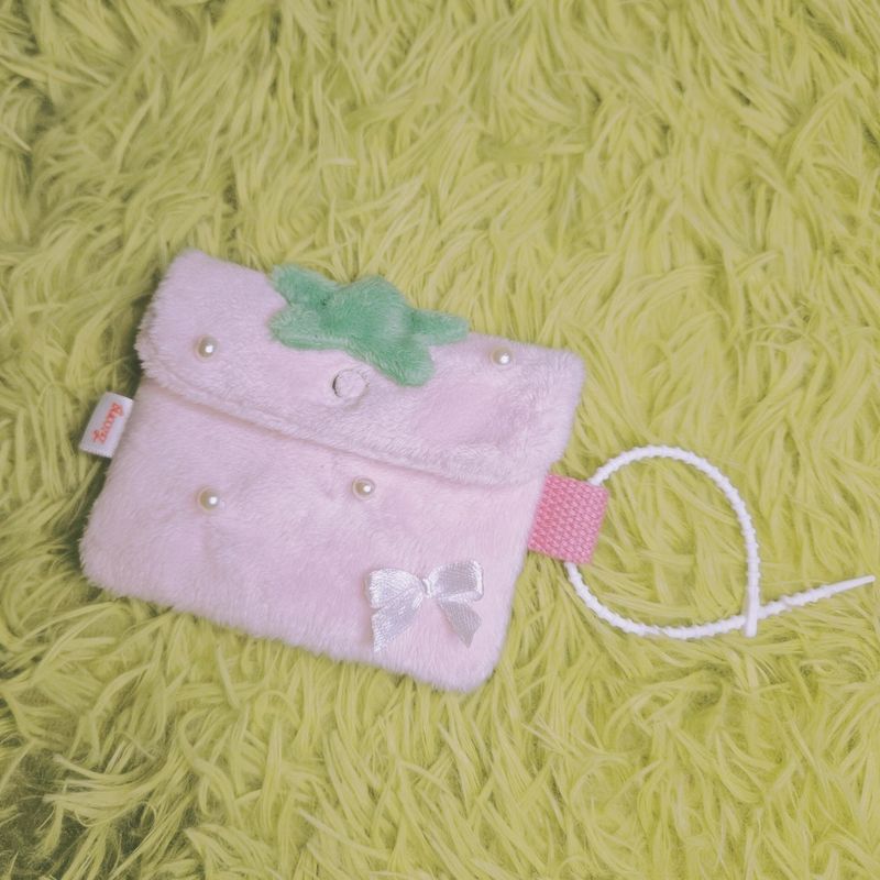 [MADE] fluffy strawberry pouch