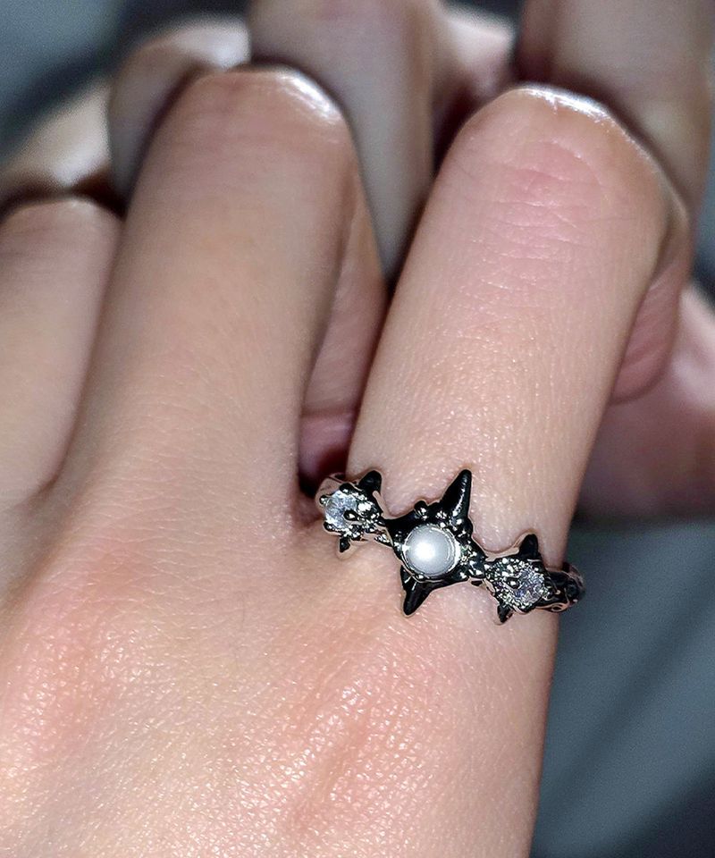 Gray Shooting 3-Star Cubic Open Ring