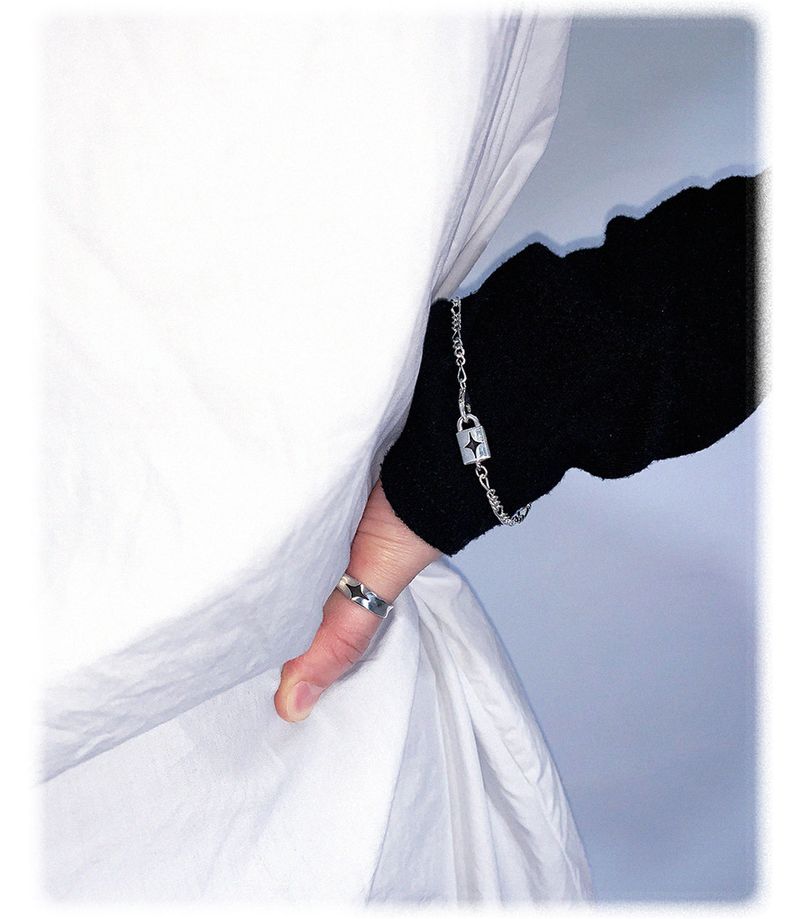 STING LOCK BRACELET