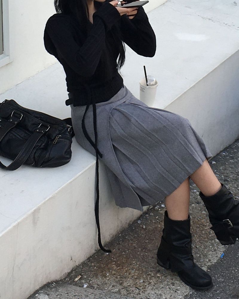 Belt pleated long skirt
