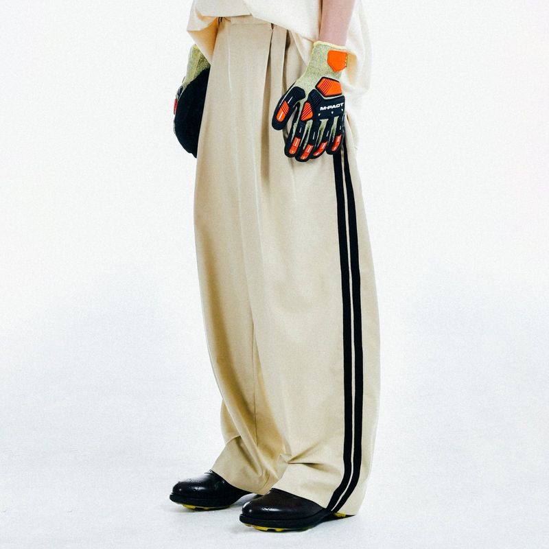 C.O.M.E（シーオーエムイー）の「[UNISEX] サテントリムモータースポーツトラウザー（ベージュ）（パンツ）」
