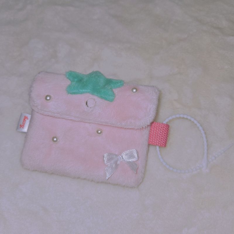 [MADE] fluffy strawberry pouch