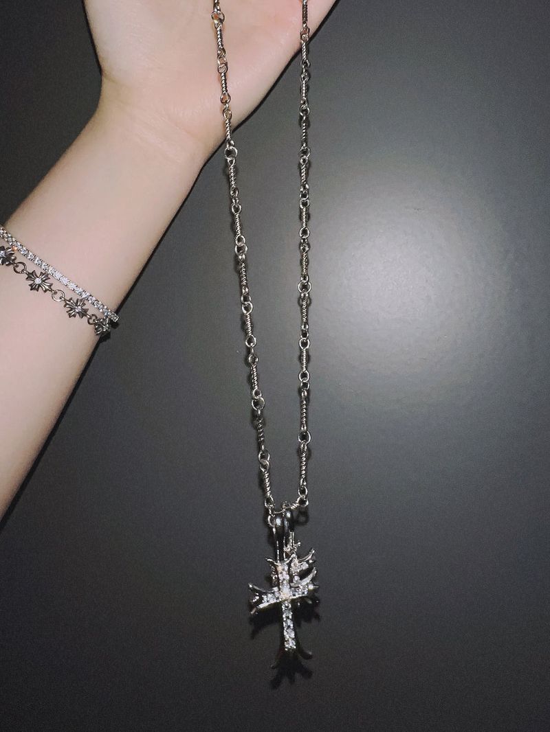 Silver crom neckless