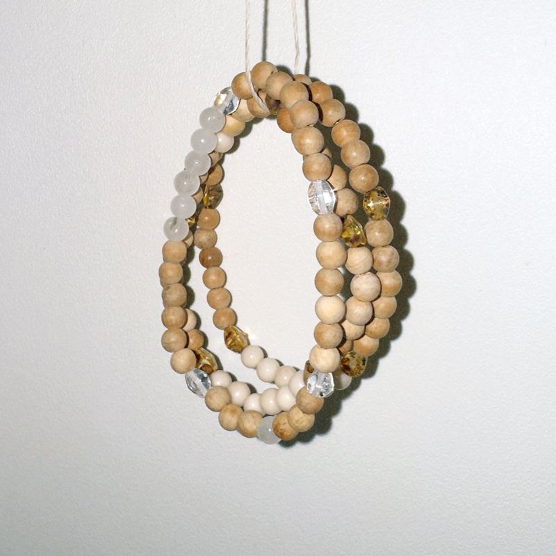 warm woodball bracelet (white)