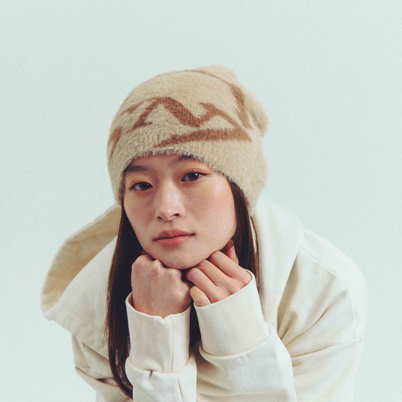 neversaynever®︎（ネバーセイネバー）の「シャギーニットビーニー モカ（Hats）」