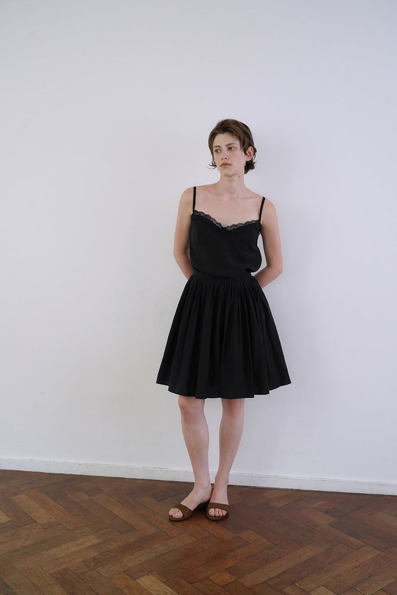 Sleek lace sleeveless_black
