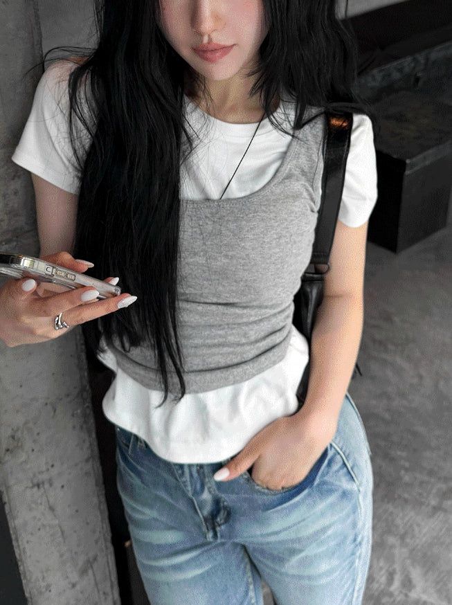 [1+1] Essential Square Neck Sleeveless