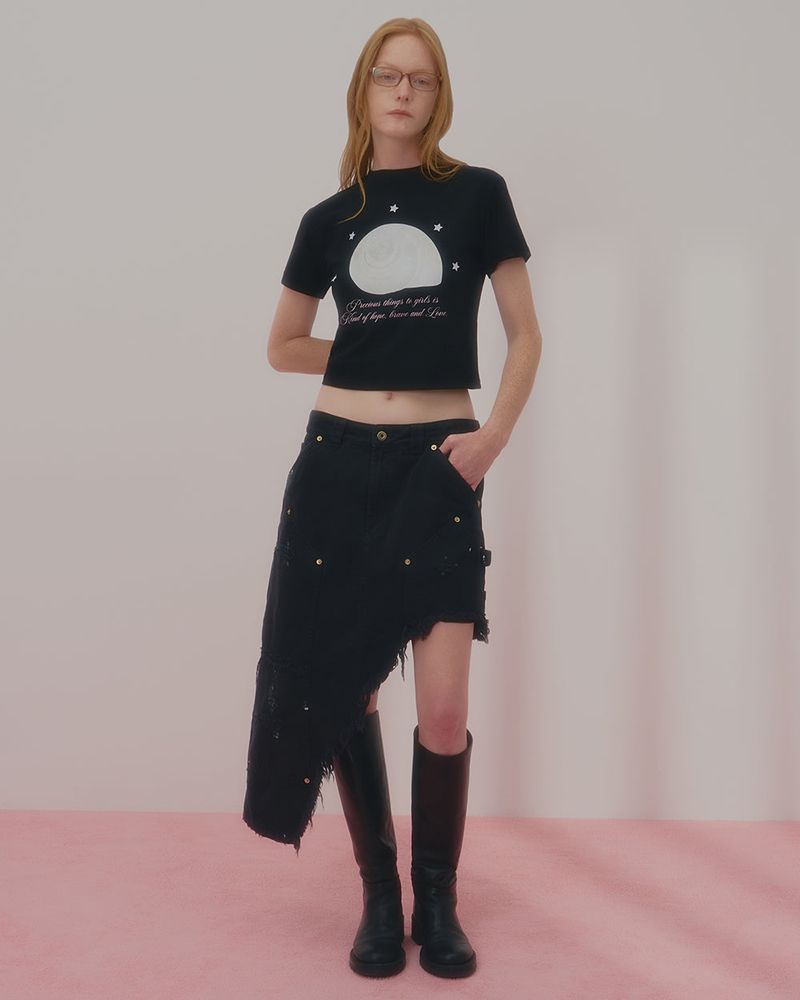 CHARMING SHELL CROP TSHIRT-BLACK