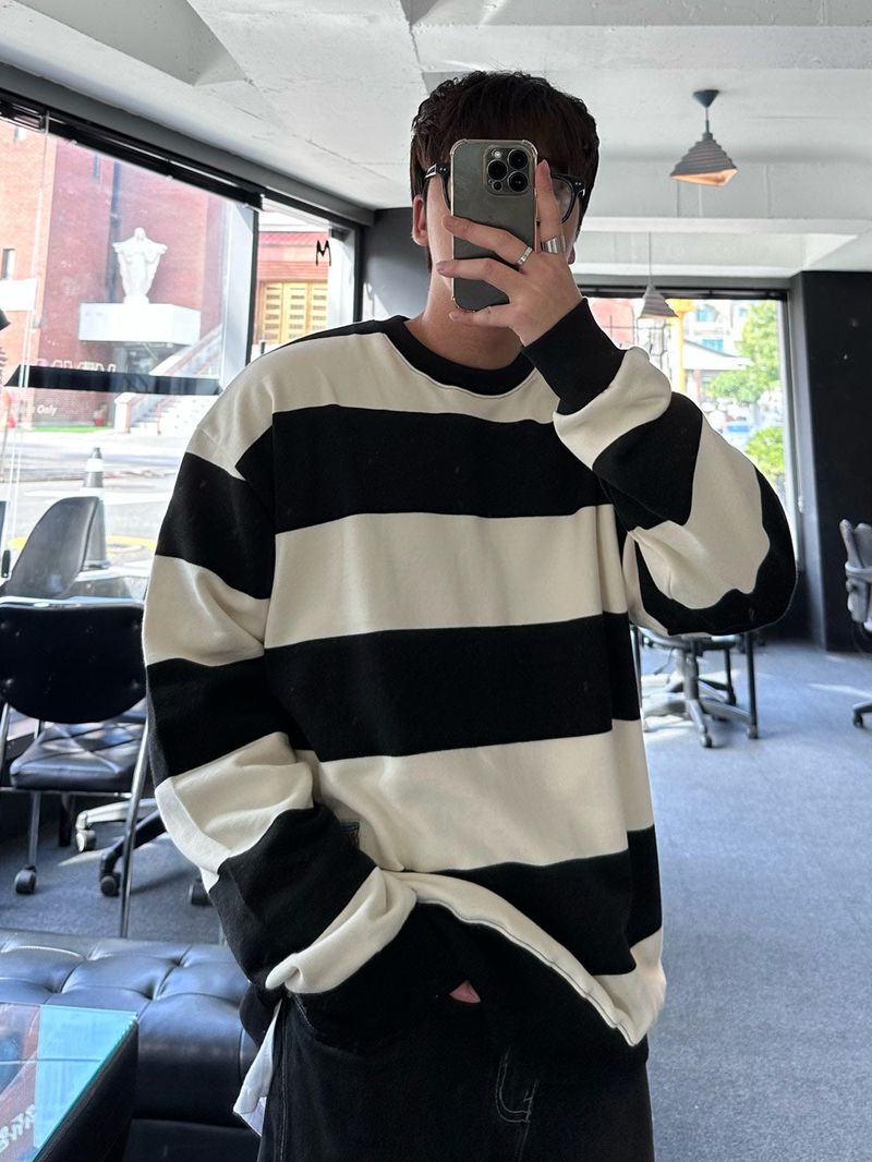 Mentor Patch Dangara Loose Fit Sweatshirt