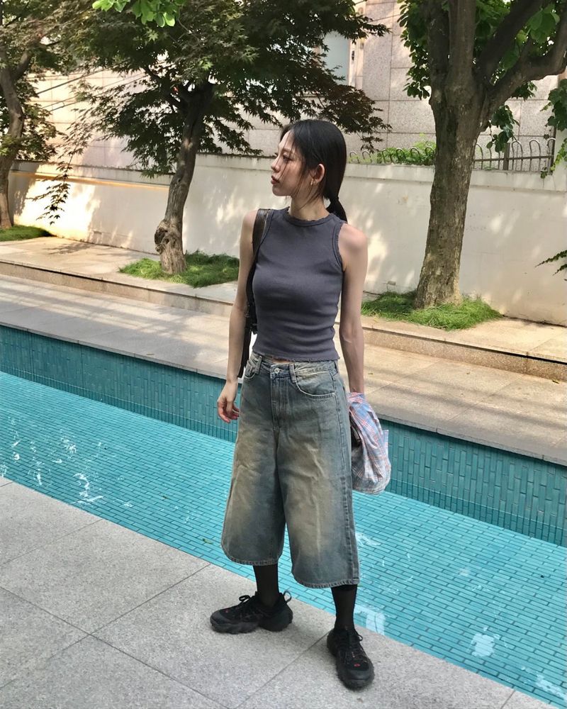 Wins sleeveless