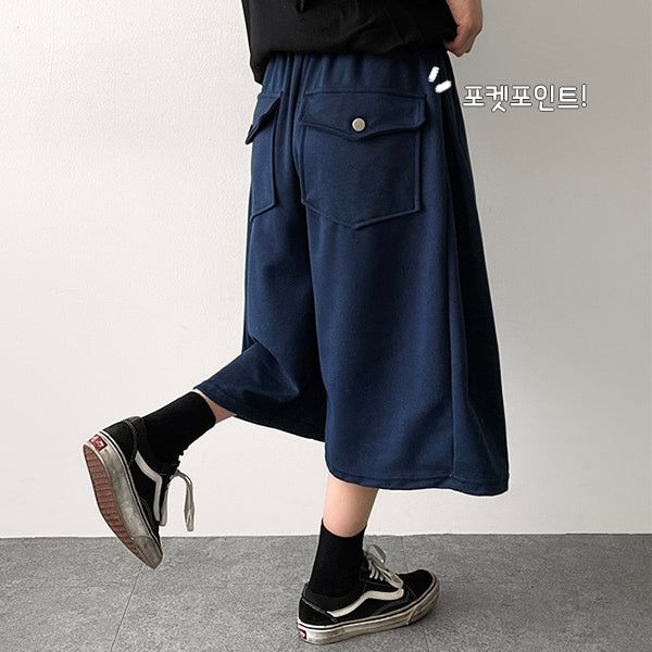 Montic Back Pocket Side Pintuck Banding Shorts