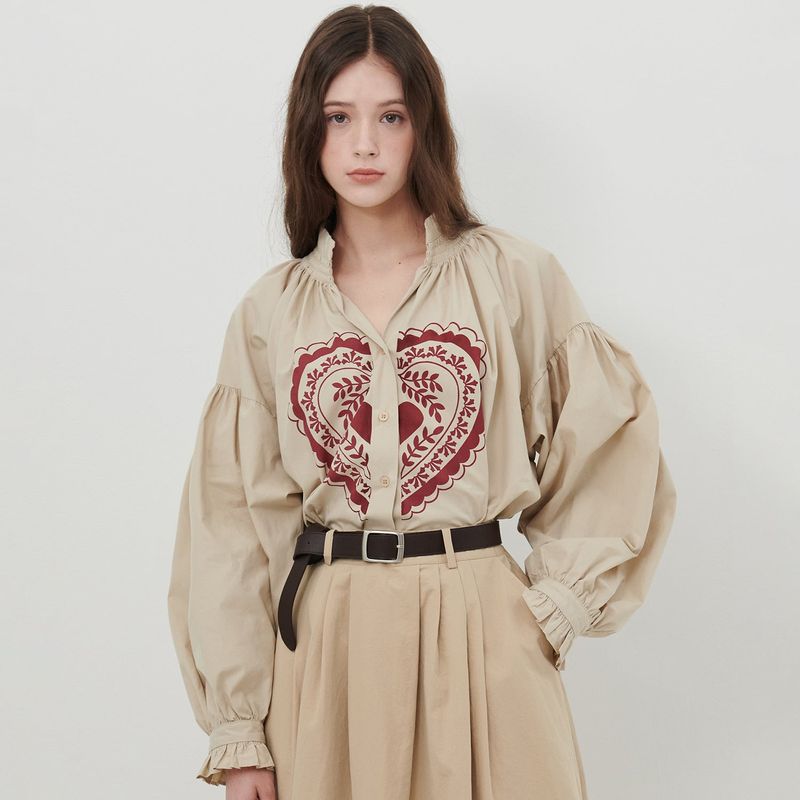 AWE BORN US（アボンアス）の「HEART PRINT VOLUME SHIRT [BEIGE]（Tops）」
