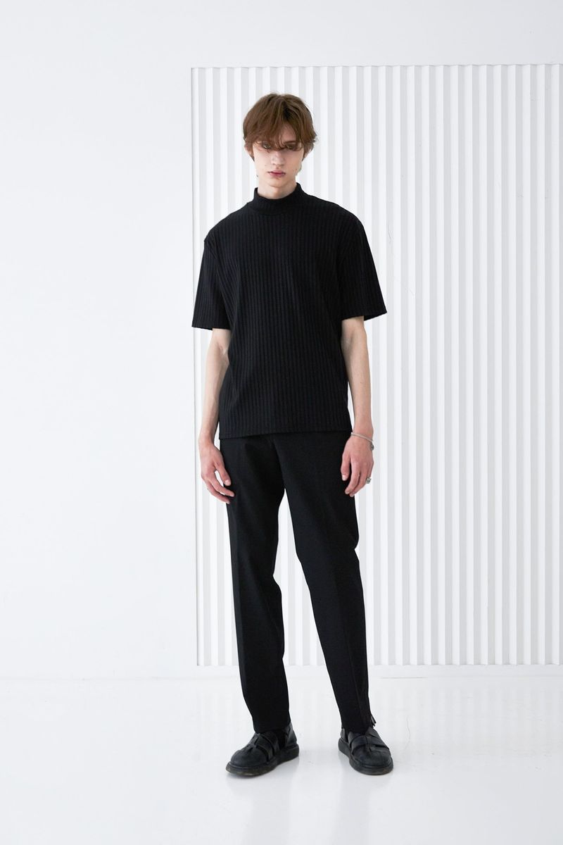 MOCK NECK HALF T-SHIRT BLACK