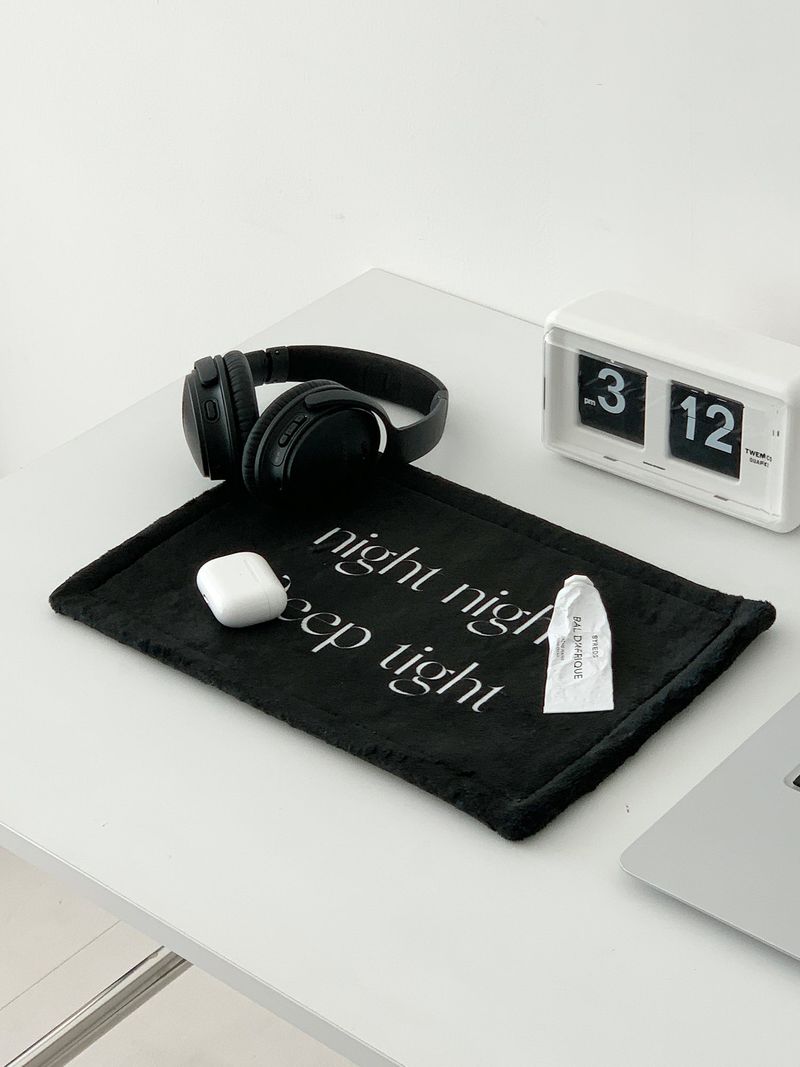 night night desk rug - black