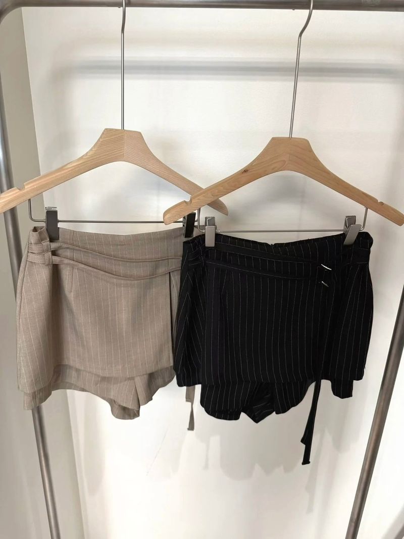 We Fell In Love In Reality（ウィ フェル イン ラブ イン リアリティ）の「Siren Stripes Mini Skorts - 2 colours（Skirts）」