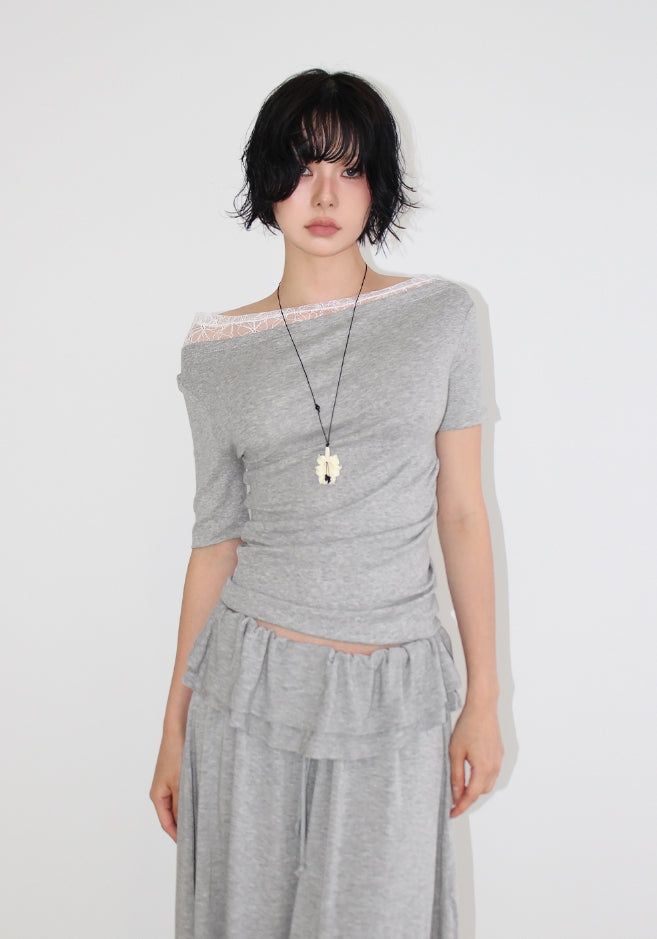 AAKE(アケ)の「LACE OFFSET TEE(Tops)」
