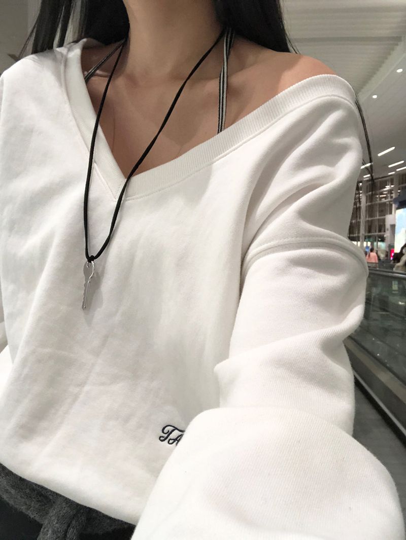 [MADE] TA DEEP V-NECK SWEATSHIRT