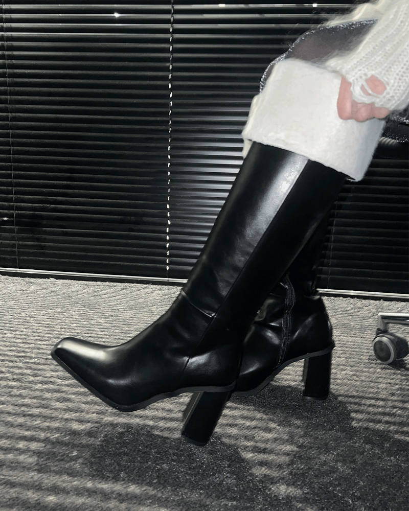 GUSTA（グスタ）の「Square toe mink fur long boots (2 Color)（Shoes）」