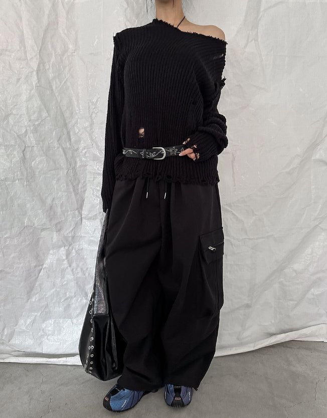 Reverse damage V-neck knitwear