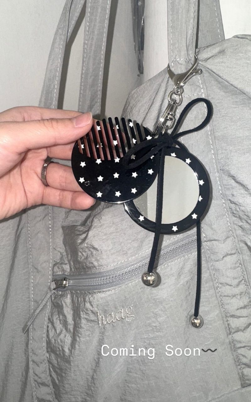 justformes2（ジャストフォーミー）の「Black Ribbon Mirror Keyring（Accessories）」