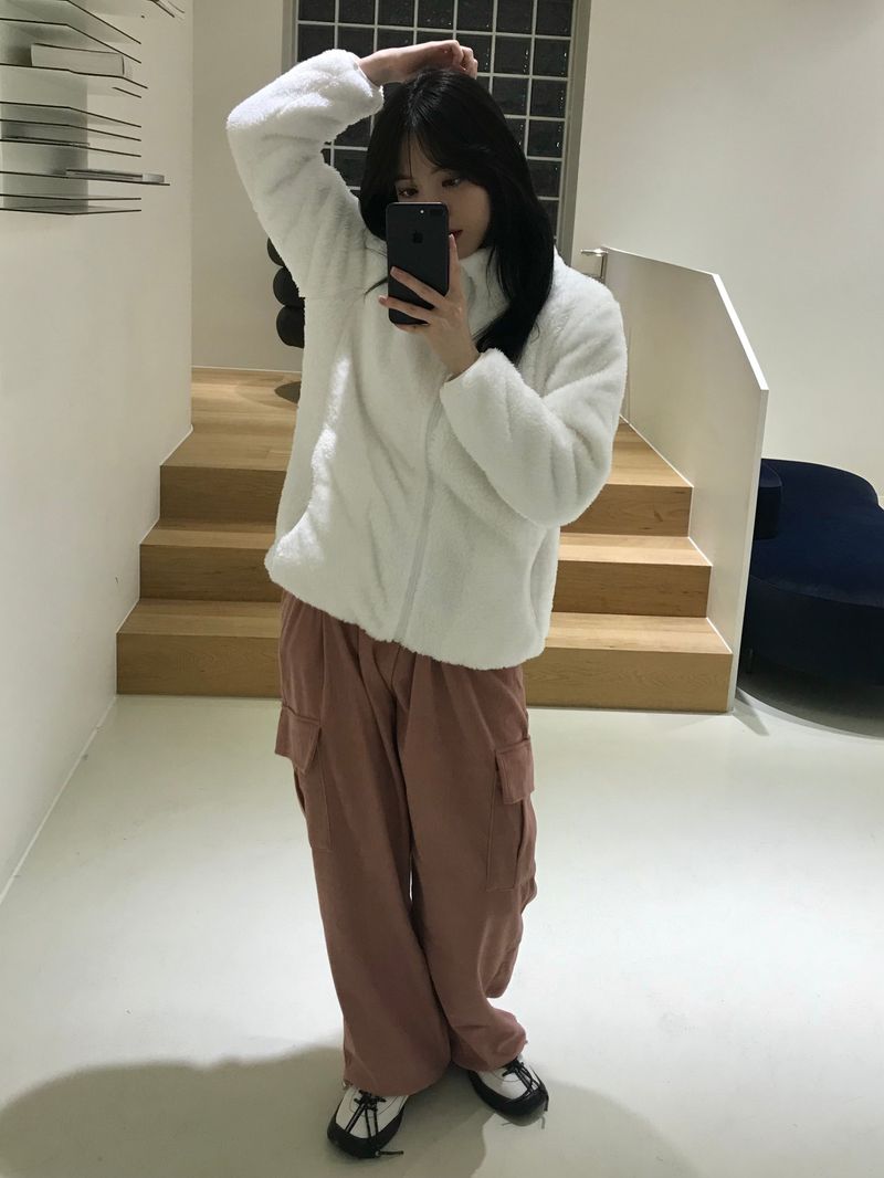 Fluffy fleece zip-up jacket