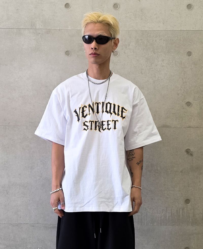 VENTIQUE（ベンティーク）の「VENTIQUE Street Tシャツ 2color（トップス）」