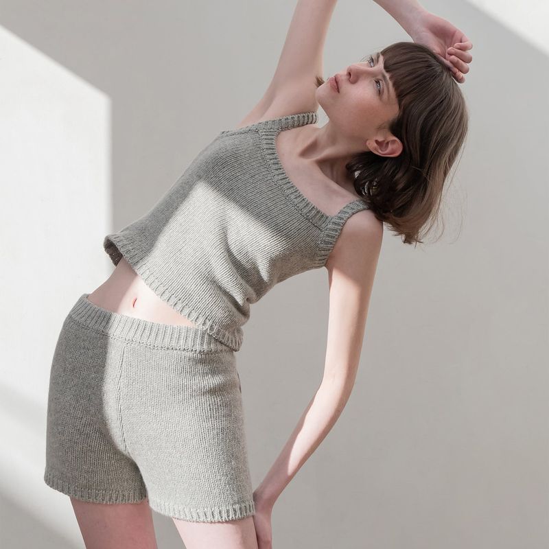 THEOHYOU（ザオユ）の「THEOHYOU KNIT SHORTS (GREY)（Pants）」