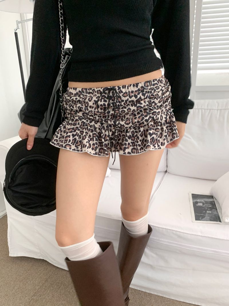 Feral Leopard Banding Mini Skirt Pants (Leopard)
