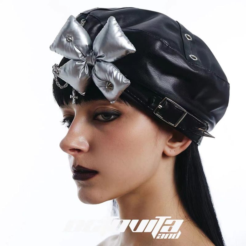 OCTOVITAAND（オクトヴィタアンド）の「Black Beret With Bow Tie（Hats）」
