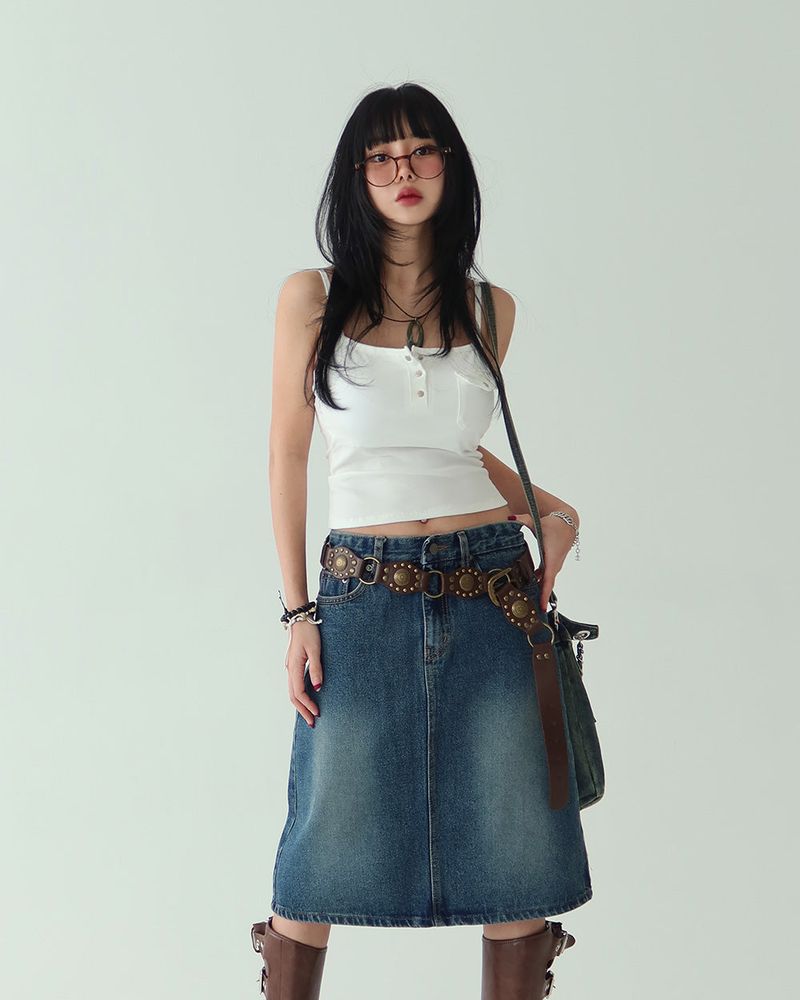 Pocket and snap cap with built-in strap sleeveless