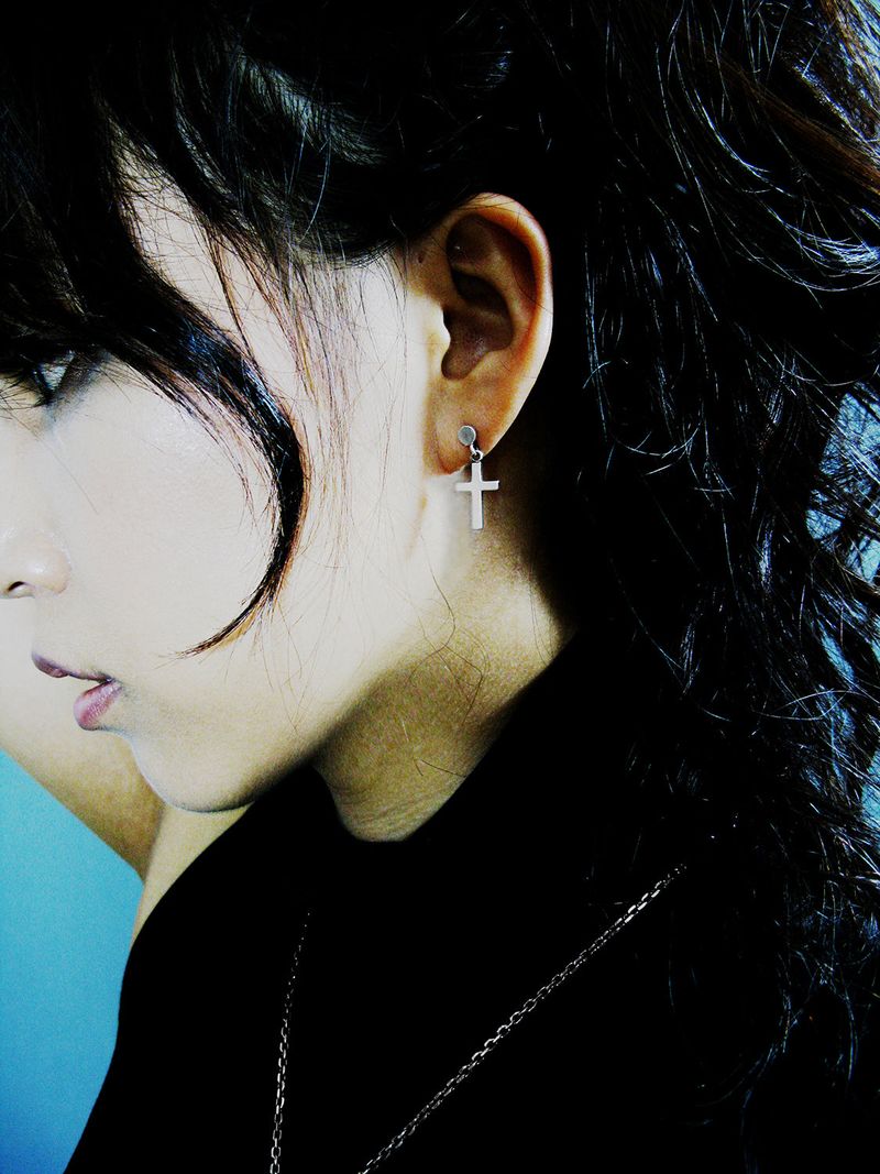 Naive Cross-D1 silver earring