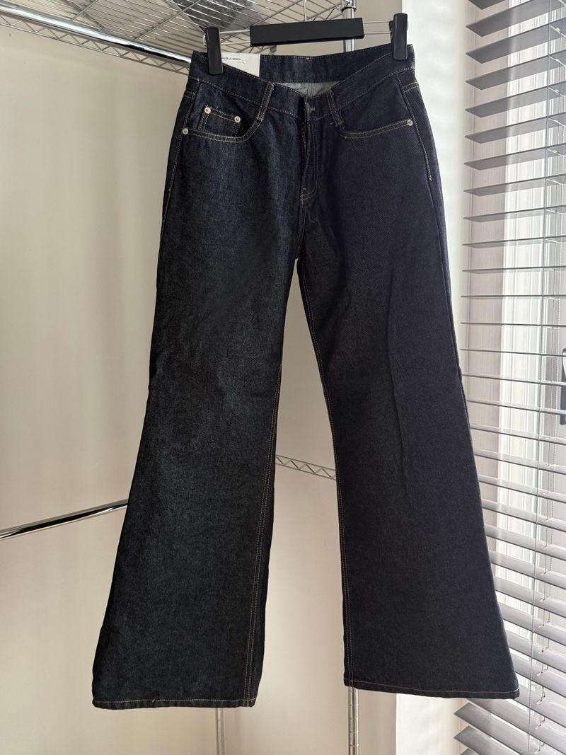 Low-rise denim pants (one color)