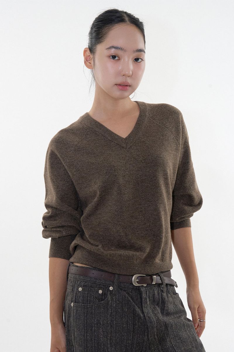 Sober wool v-neck knit